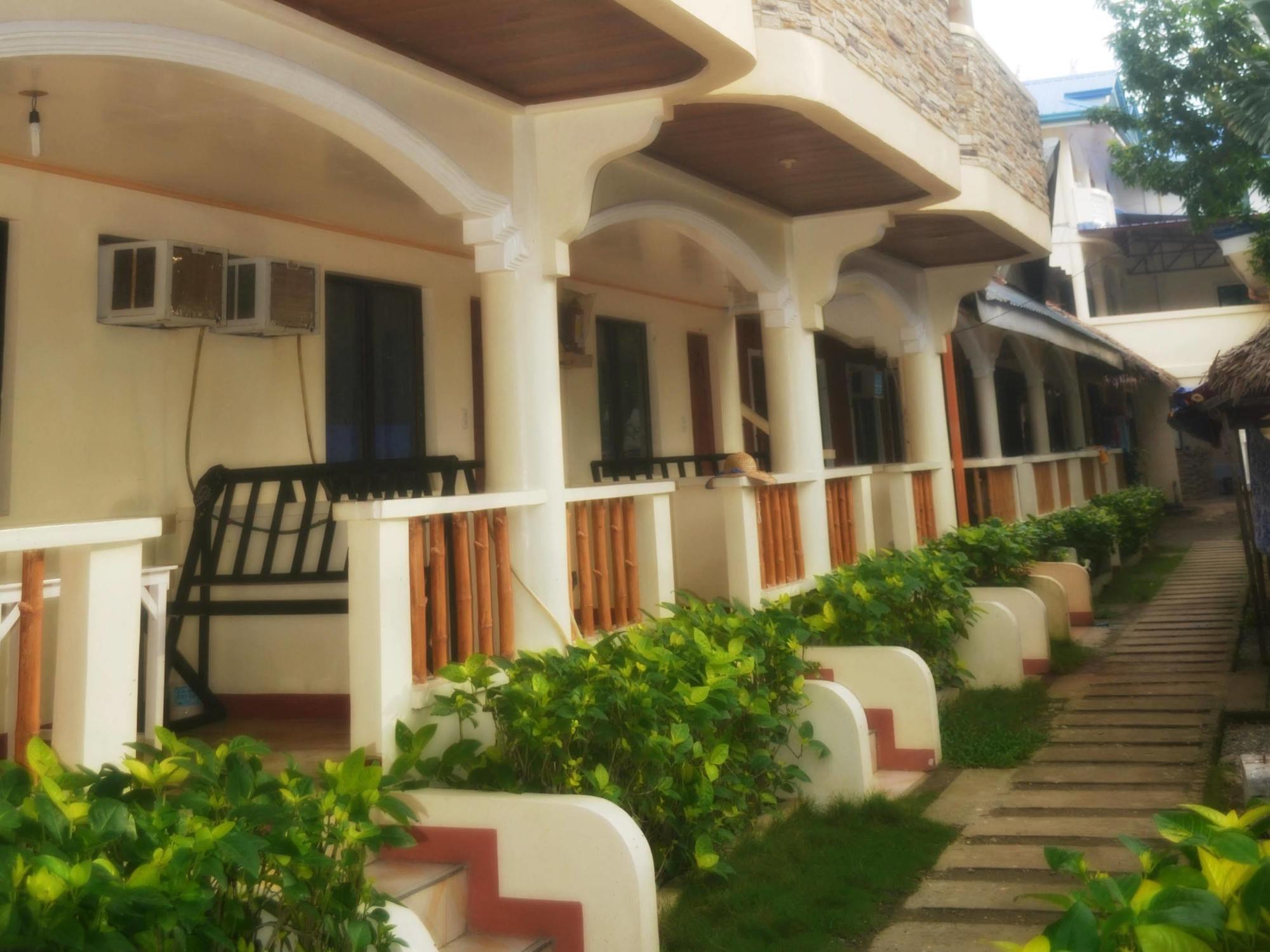 Alliyah'S Beach Resort Balabag  エクステリア 写真